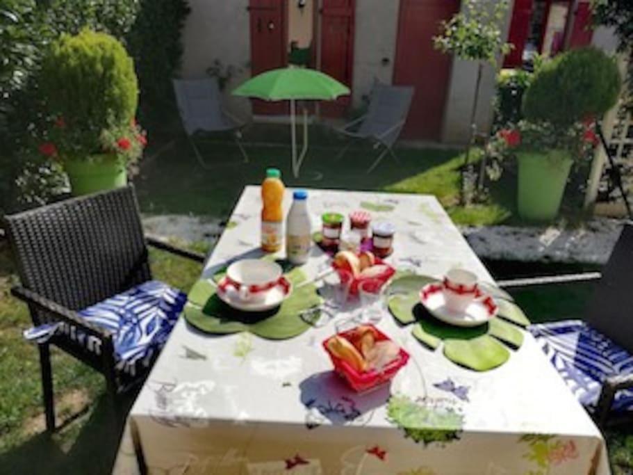 F3 80 M2 Longere Plain Pied Au Centre Auxonne. Villa Екстериор снимка